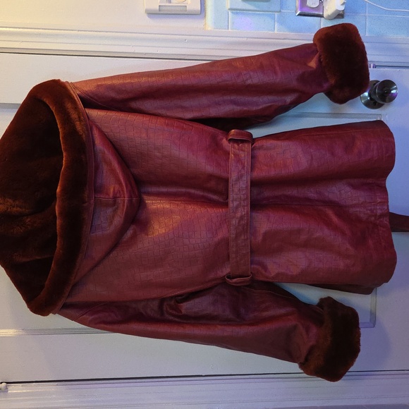 Plus Queen Size Like New Wilsons Red Leather Jacket. Fur Hood quilt lined. - Picture 2 of 14